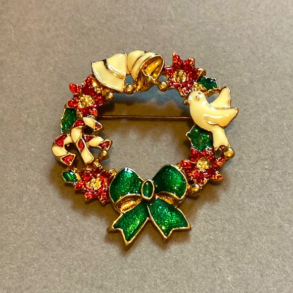 Vintage Enameled Holiday Wreath Pin - Christmas Wreath Brooch - Picture 1 of 3